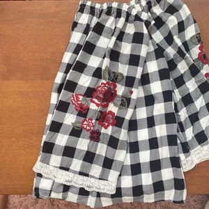 Beautiful floral black and white of shoulder shirt ❣️